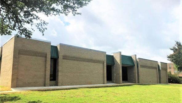 2401 Fairlane Dr, Montgomery, AL 36116